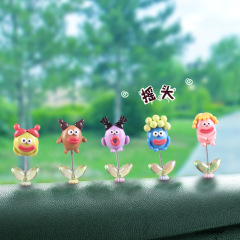 跨境汽車內飾擺件香腸大嘴小怪獸搖頭擺件車內中控台怪獸裝飾品