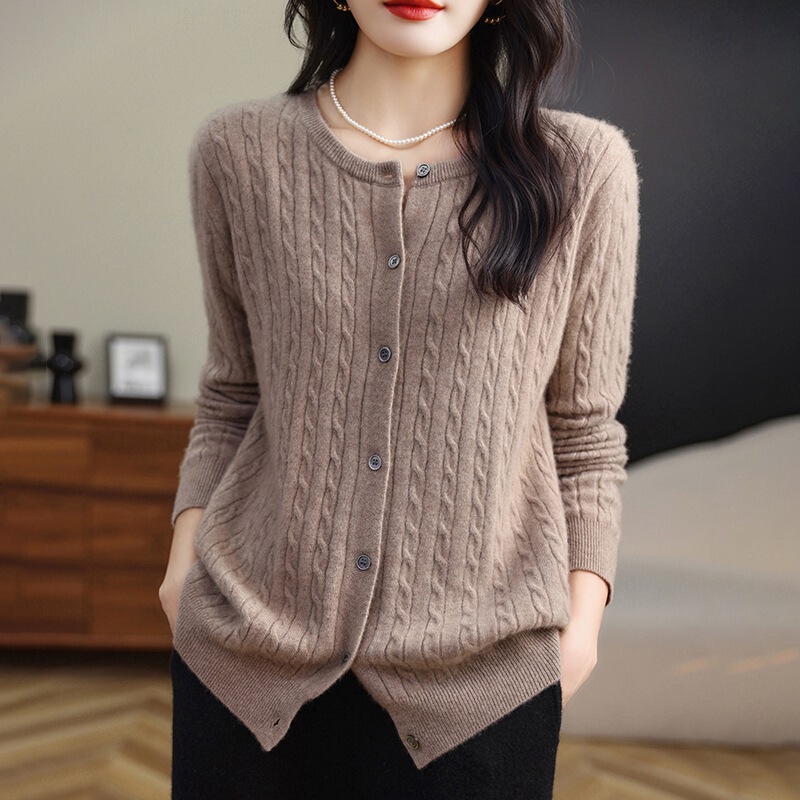 春と秋の新商品の丸首のニットの女性のニットのカーディガンのコートのセーターの上着の女性のファッションの修身の麻花の長袖|undefined
