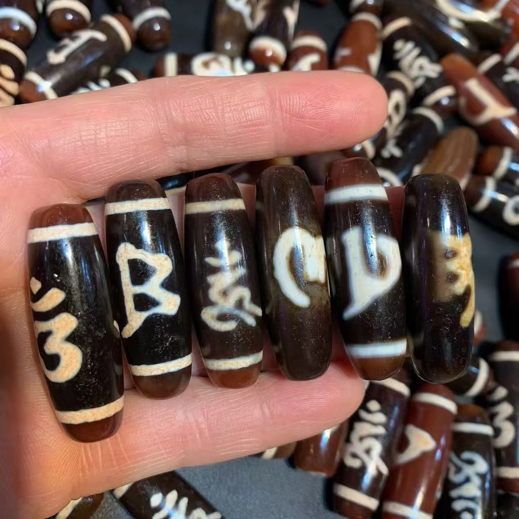 Special and rare "Six-Syllable Mantra" pattern Tibetan dzi beads, antique reddish-brown material, Taiwanese craftsmanship