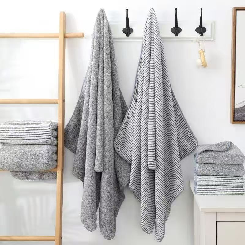 Bamboo Charcoal Fiber Bath Towel for Adults, Soft, Water-Absorbent, Quick-Drying, Not Easy to Hair, Thickeneded Baby's Breath Stripess, Black and White, Simple for Men and Women