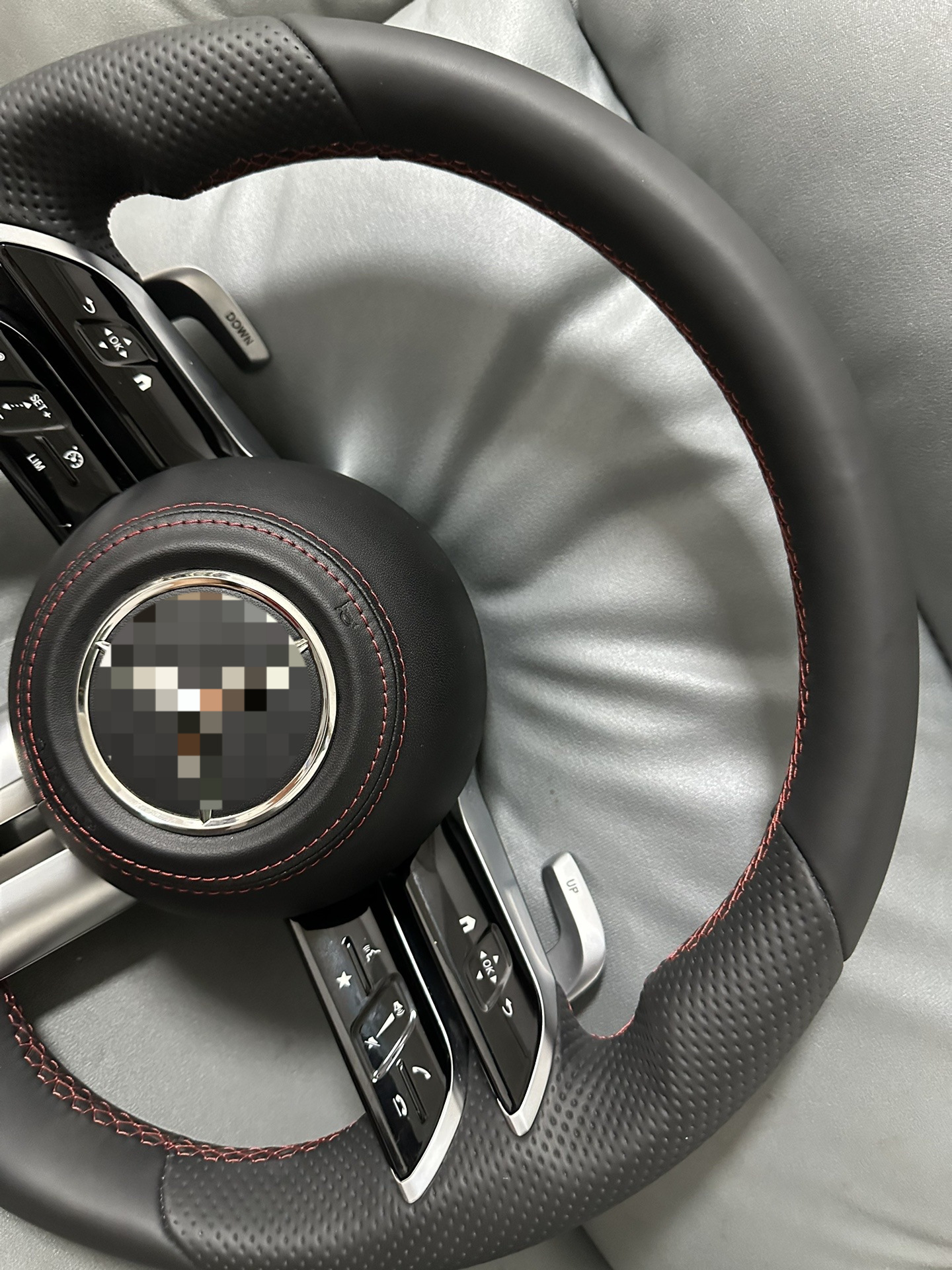 Suitable for Mercedes-Benz AMG carbon fiber steering wheel modification with cowhide, Mercedes-Benz Dragonfly model, can be upgraded and includes nationwide installation