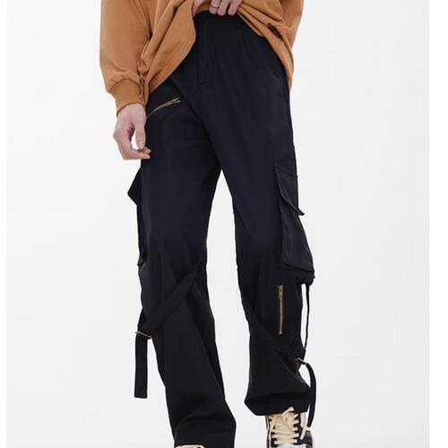 American-vibe style workwear pants for men: trendy spring/autumn relaxed-fit, straight-leg casual trousers with a designer touch—military green cargo-inspired pants.