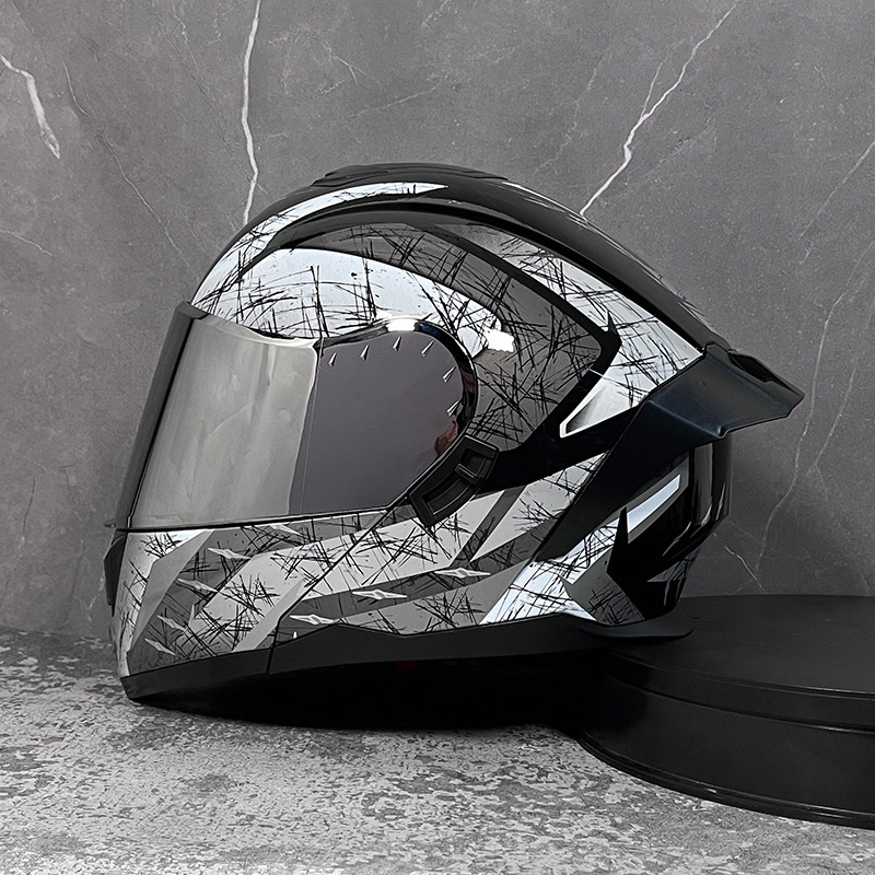 Casco LVS para hombres y mujeres cubierta completa casco de exposición de doble lente personalidad Bluetooth verano medio casco Four Seasons carreras de coches eléctricos