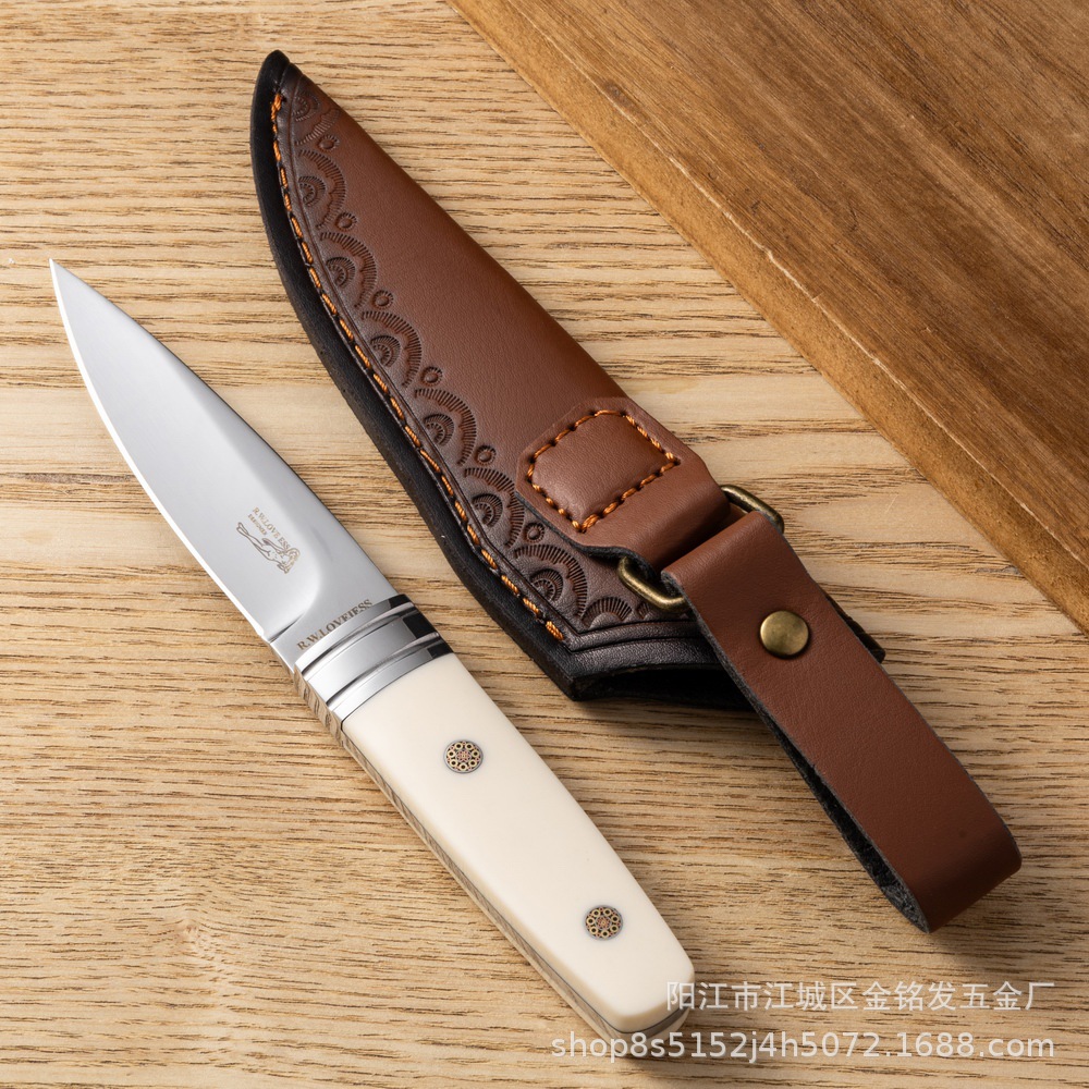 작은 벌거벗은 소녀