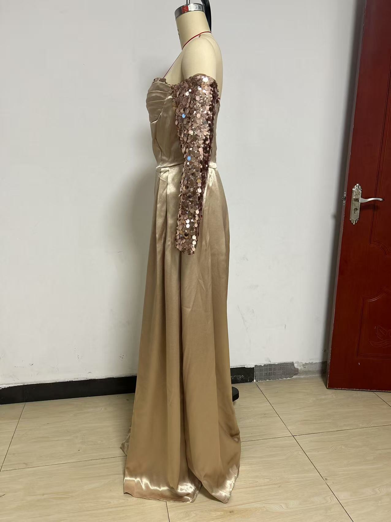 Abito lungo elegante da donna con paillettes scollo a v e spacco_voghion.com