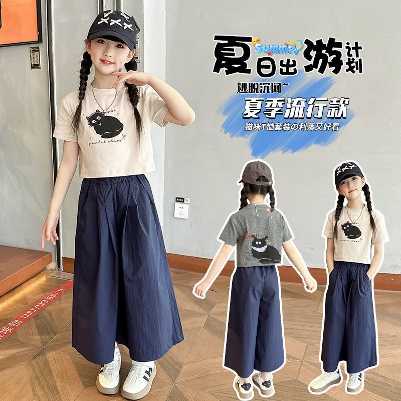 Korean style trendy girls' sportswear set, new summer cartoon school style children's short-sleeved casual two-piece set.