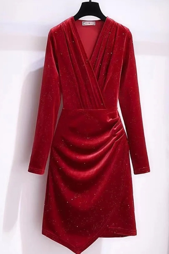 金丝绒连衣裙秋冬新款洋气穿搭亮片裙子修身显瘦礼裙赫本风小黑裙