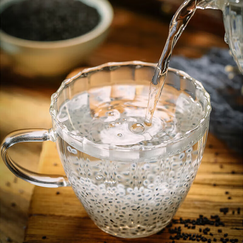 Basil Seeds Lan Xiang Zi 500g Bulk Dried Seeds for Fruit Tea Drinks and Desserts in use