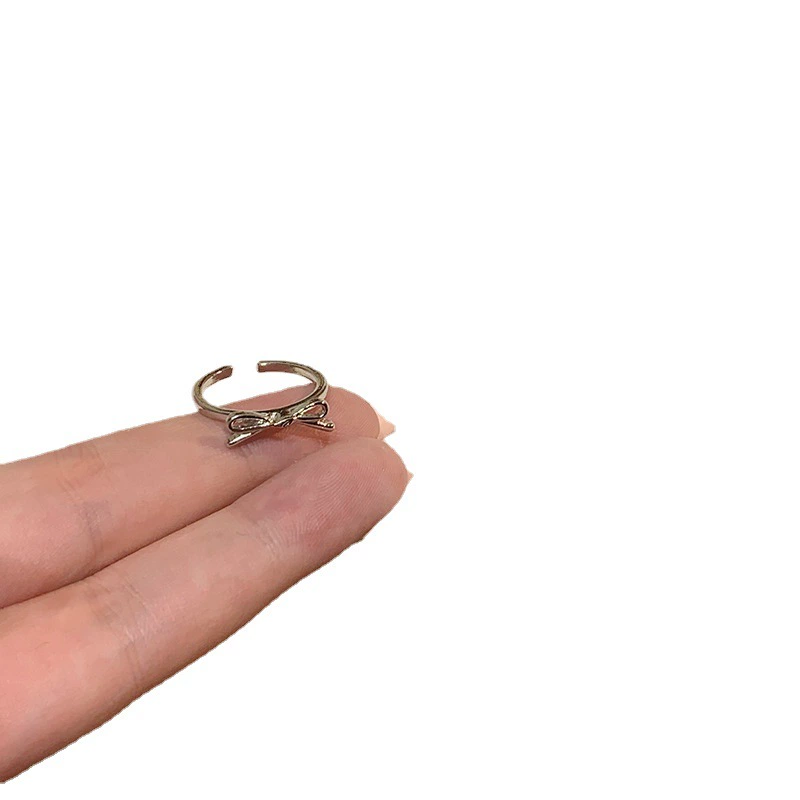 Adjustable ring with bow, Korean style, simple and elegant design, high-quality style, 2022 collection, on index finger