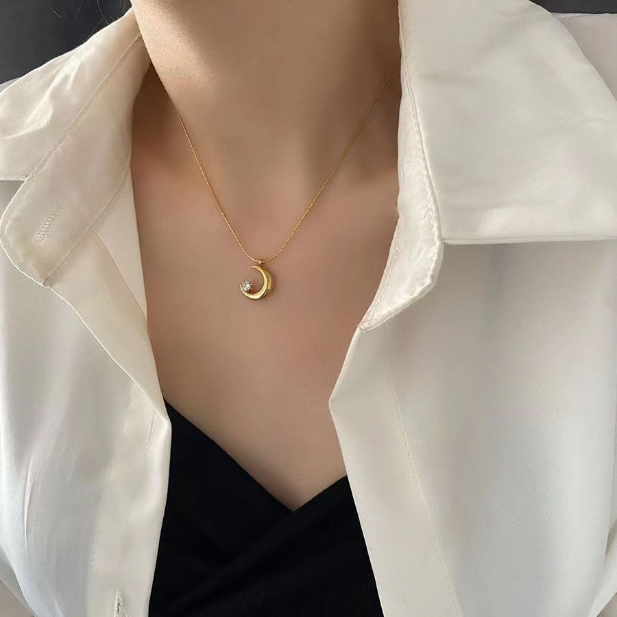 Pendant Necklace Classification Simple Style Moon Titanium Steel Inlay Zircon Pendant Necklace