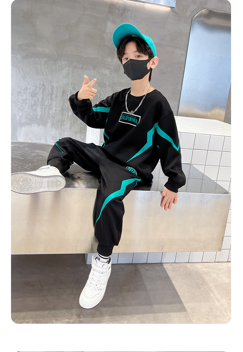 The 2022 new autumn collection for Boys from Zhongda Tong is a stylish two-piece set with lightning prints for the spring and autumn season pic 9