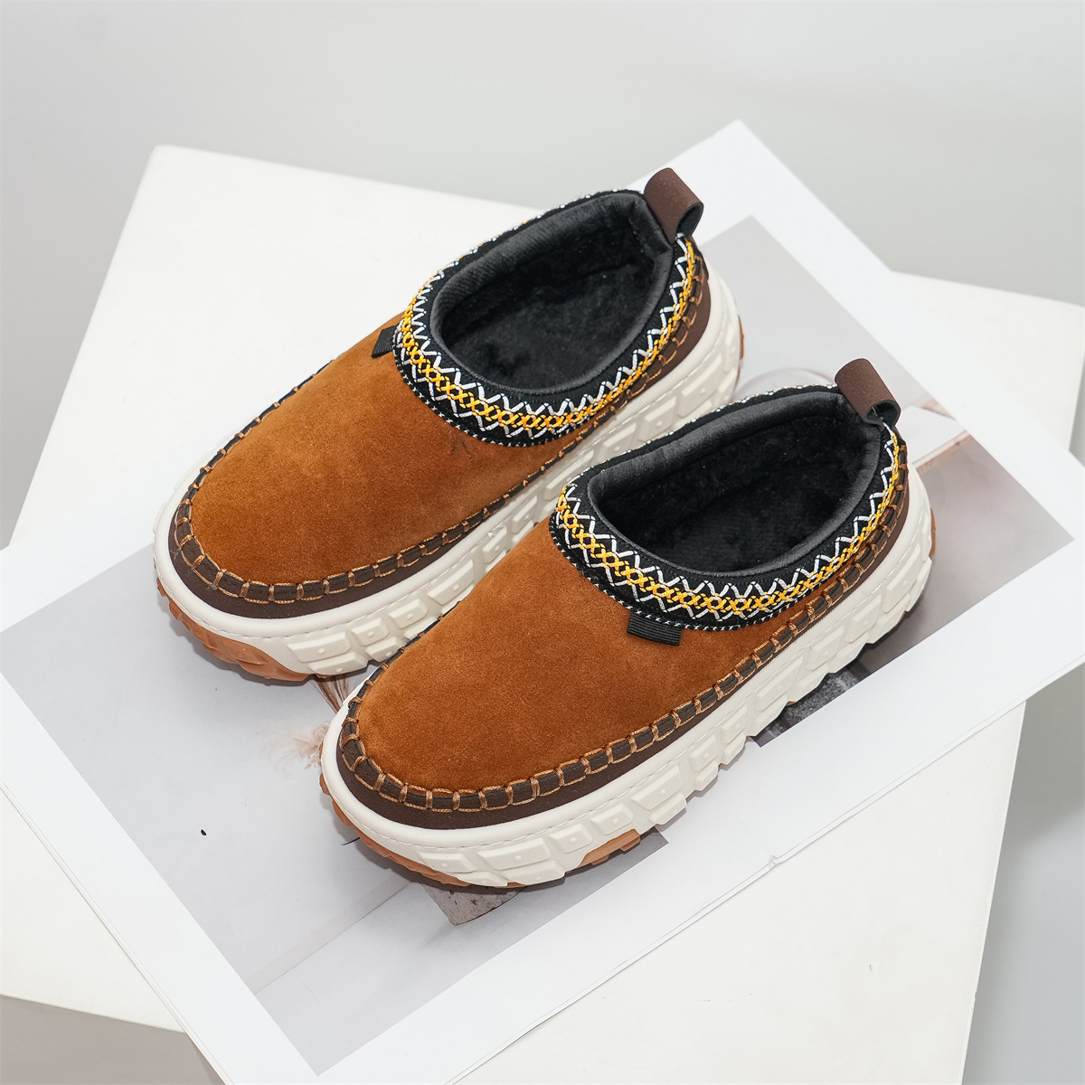 Коричневый