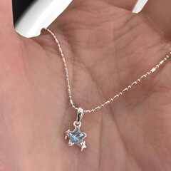 韓国版のシンプルなブルージルコンスターネックレス、女性用ニッチデザイン、ハイエンド鎖骨チェーン、甘い気質、多用途ネックレス