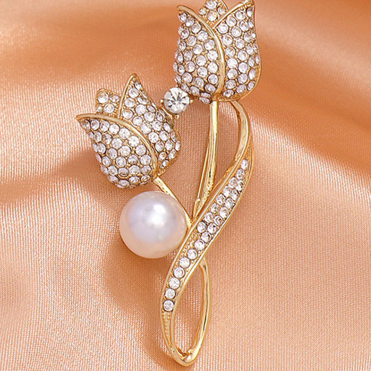 Estilo coreano nueva joyería tulipán perla broche de mujer de gama alta traje abrigo pin diamante aleación ramillete mujeres
