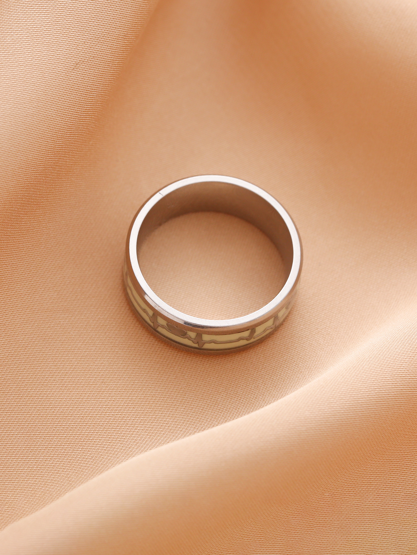 Wholesale of new glow-in-the-dark heartbeat rings from the original manufacturer in Europe and America, a popular accessory pic 5