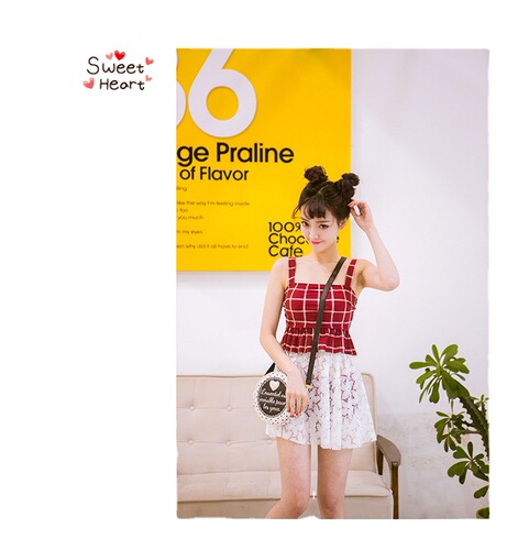 Bathing suit set for girls, three-piece conservative, cute, suitable for students, covering the stomach, slimming, small chest shaping, ins-style, hot spring and swimming.