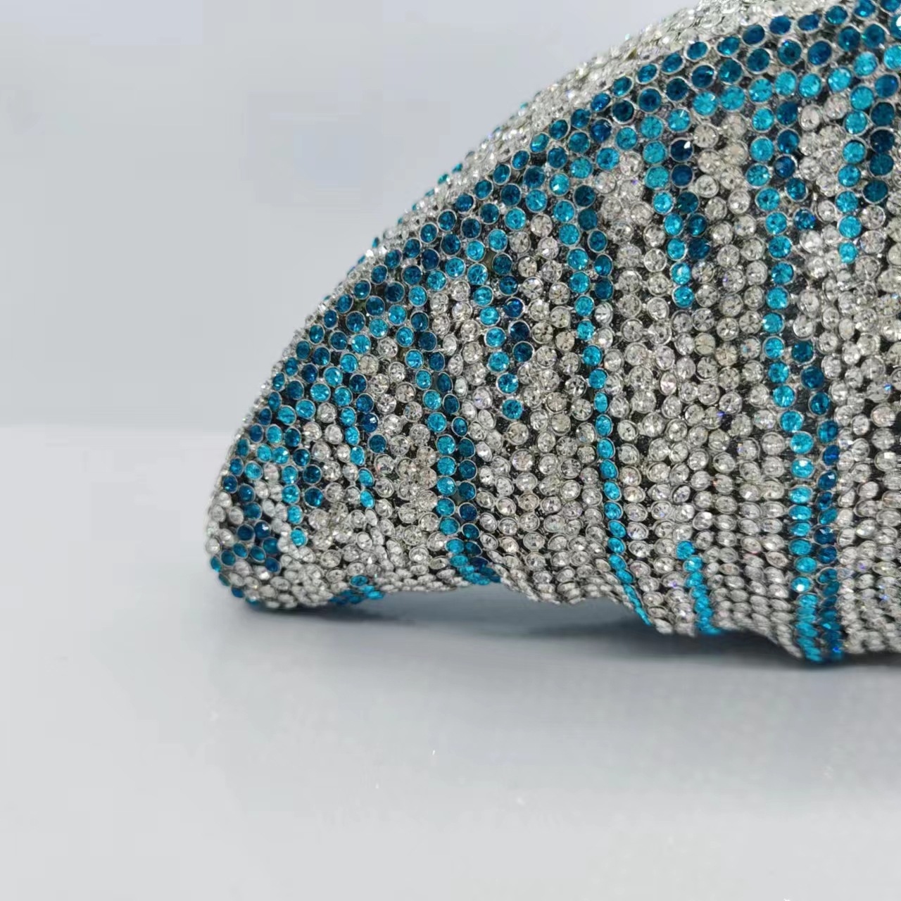 547g Weight Synthetic Leather Lining Material Rhinestone Fashion Element Magnetic Buckle Closure Type / Strap Type Evening Bag Bags Type Holiday, Party Occasion Metal Material Conch Pattern All Seasons Season Women's Gender Elegant Style Other Shape Small Size Metal Conch Rhinestone Evening Bags 3