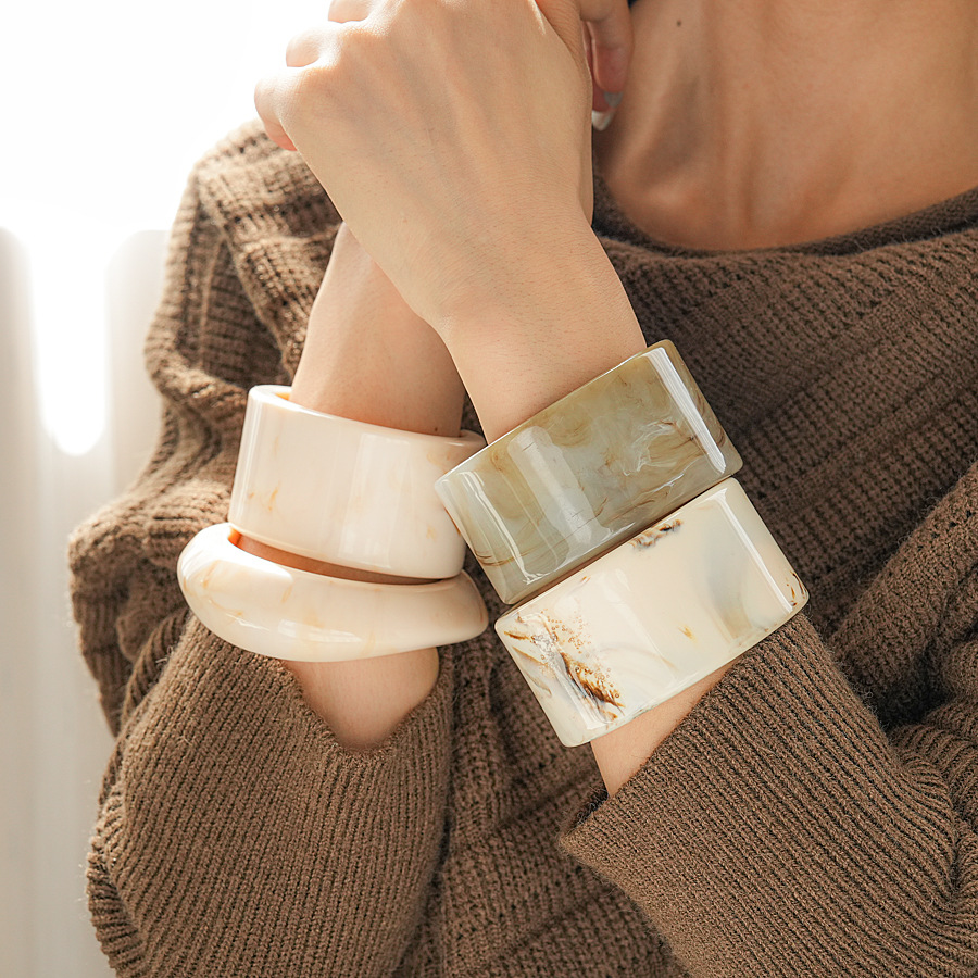 Europa y los Estados Unidos retro resina manchada pulsera de abertura geométrica simple nicho temperamento de alta sensación pulsera joyería de mujer