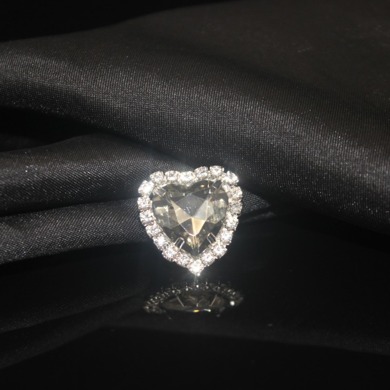 40g Weight Crystal buckle Jewelry Making Type 18 * 20mm Jewelry Making Size Rhinestones Inlay Material DIY Jewelry Accessories Classification 10 PCS/Package Quantity Metal Material Heart Shape Pattern Polished Finish Plating, Inlay Design IG Style, Shiny Style 10 PCS/Package 18 * 20mm Metal Rhinestones Heart Shape Polished Crystal Buckle 15
