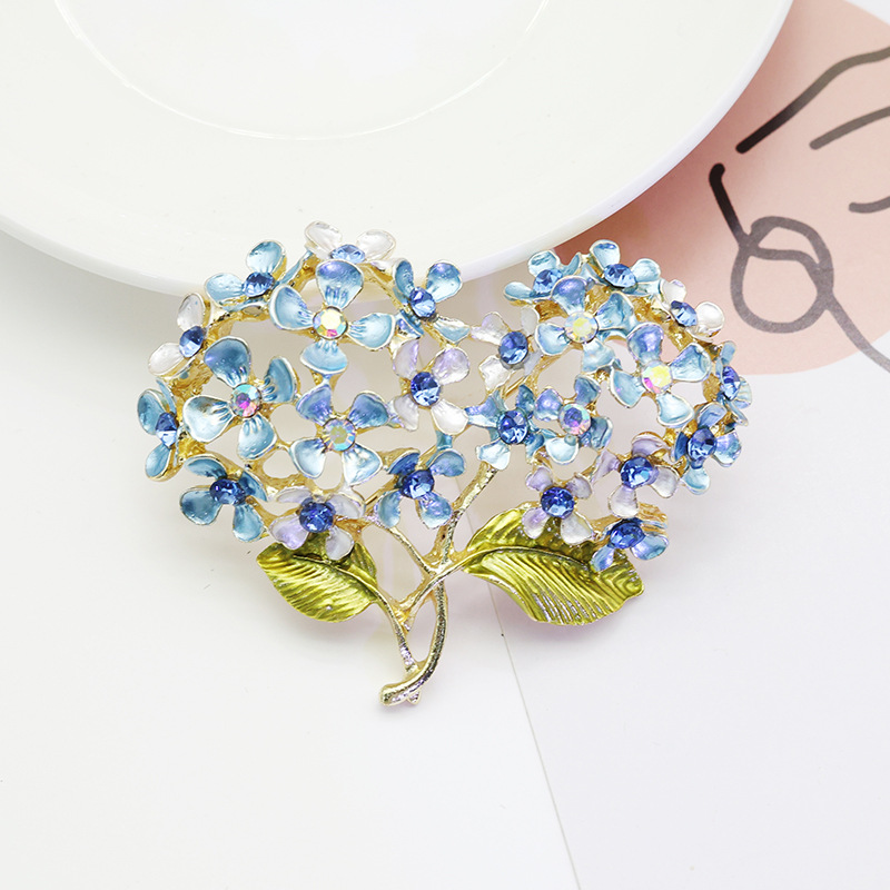 New fresh alloy enamel double-headed hydrangea brooch, versatile and elegant accessory for women's clothing