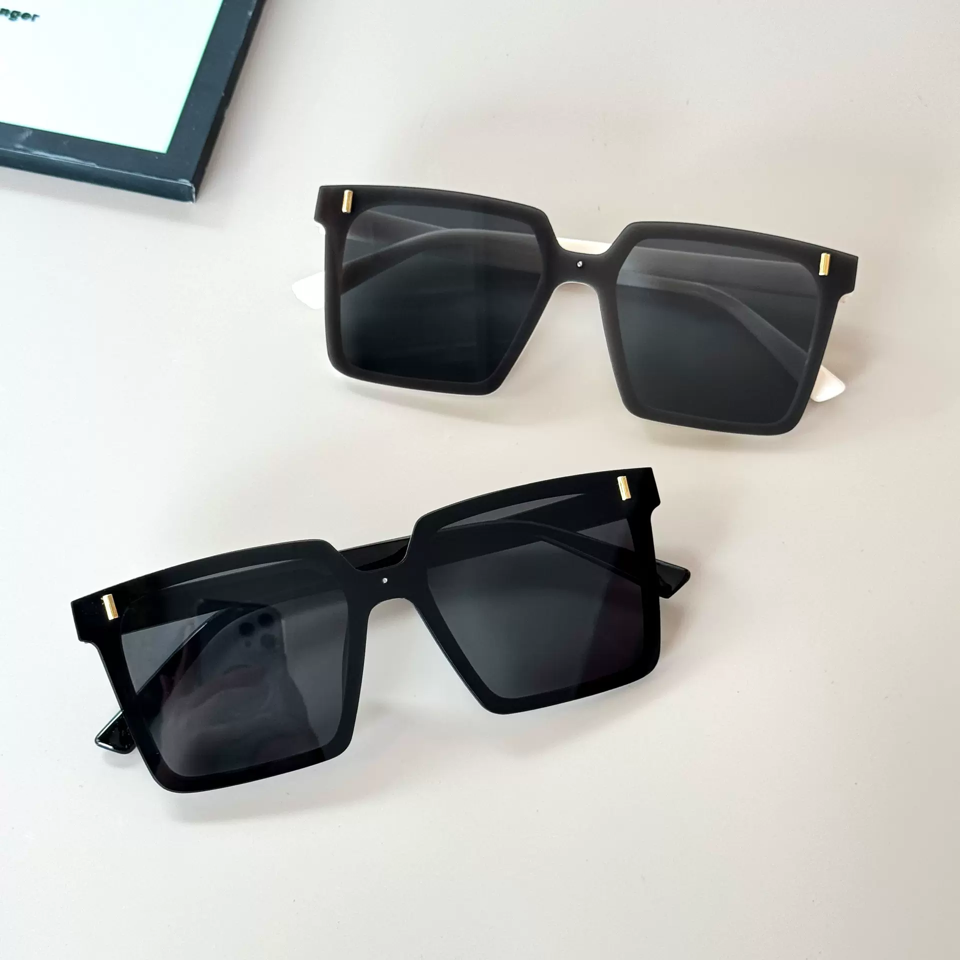 高级感米钉墨镜防紫外线男女情侣眼镜个性连体片大框方框太阳眼镜