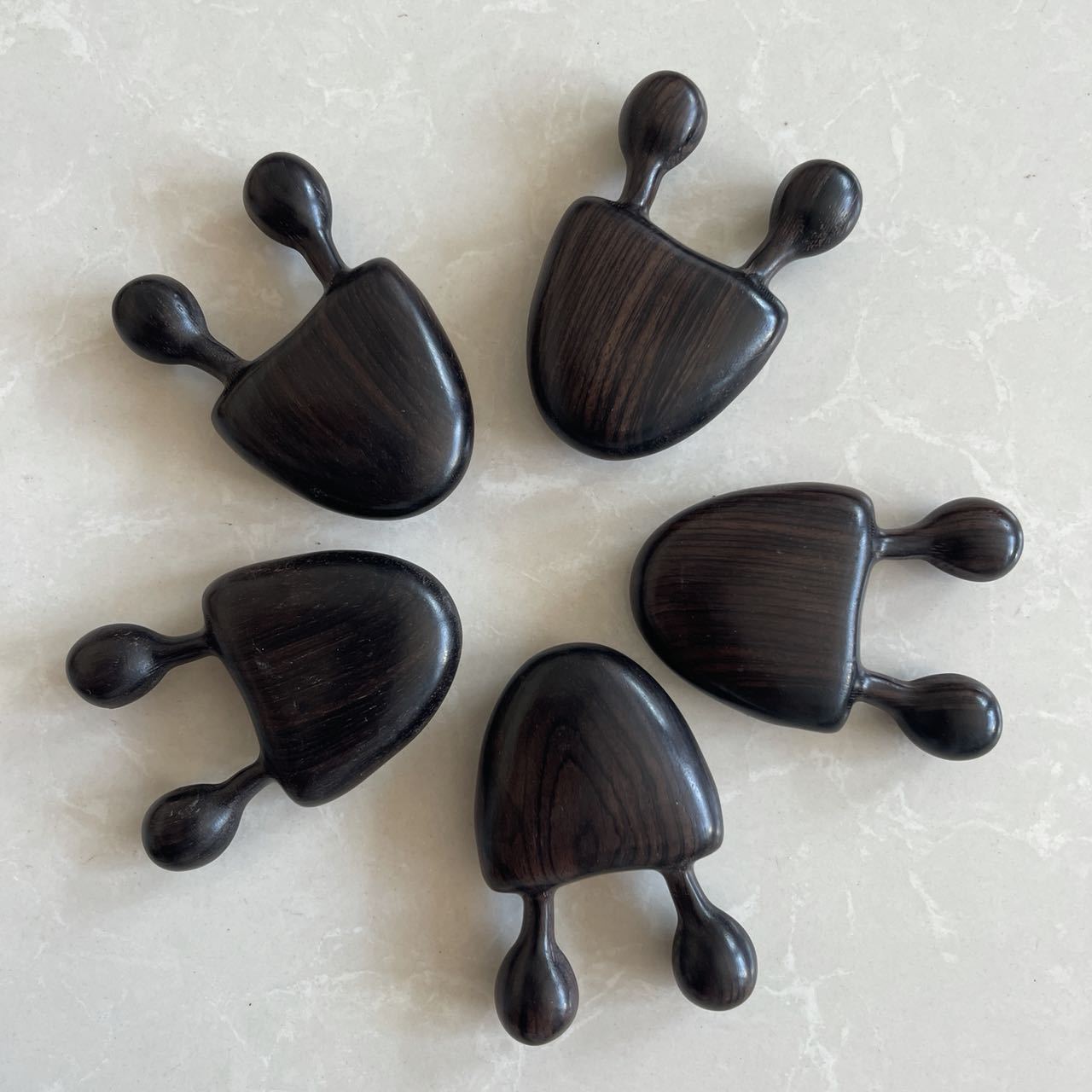 Sándalo verde, sándalo rojo, huanghuali, artefacto de masaje de ala de nariz de sándalo, peine de raspado de nariz de meridiano, alivia la fatiga ocular Spot al por mayor