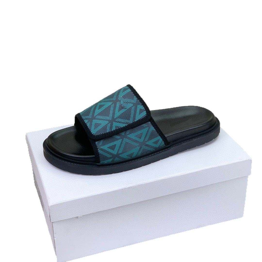 Zapatillas de hombre de estación europea 2025 nuevas zapatillas de hombre de verano de alta gama velcro para usar sandalias