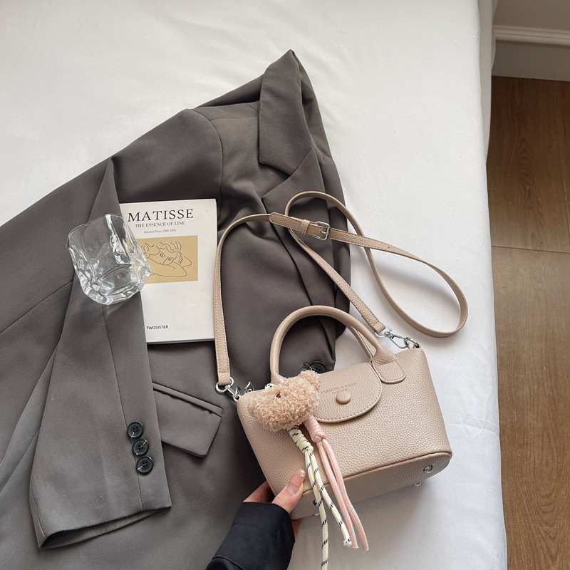 Bolsos pequeños de mano más vendidos de comercio exterior para mujer 2025 nuevo bolso cuadrado pequeño simple y todo fósforo textura casual bolso de mensajero de un solo hombro