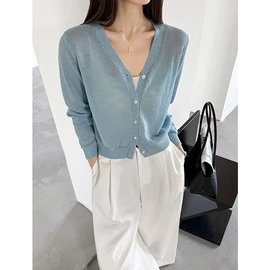 女式衬衫;休闲裤;毛衣