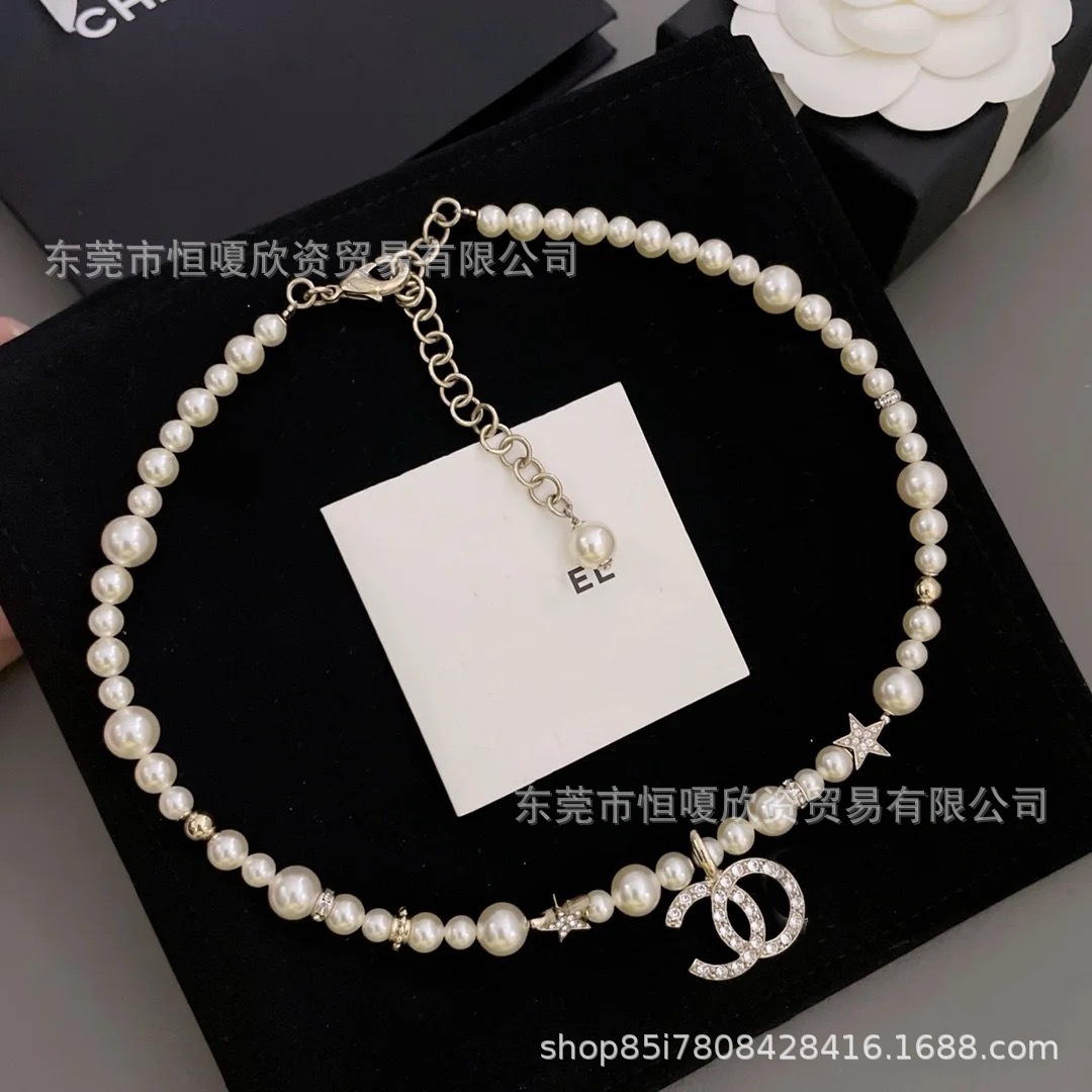 Xiaoxiangjia 버전 문자 더블 C 스타 크기 진주 목걸이 여성용 고급 쇄골 체인 공장 직접 판매