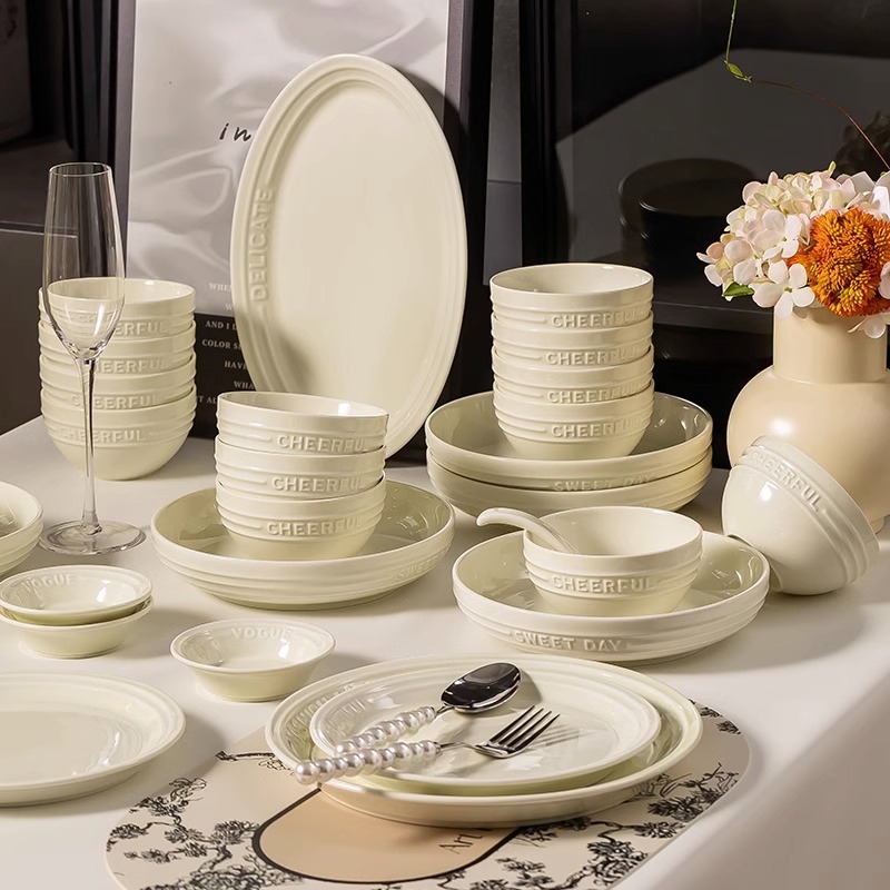 奶白色浮雕陶瓷碗碟餐具套裝輕奢家用法式碗盤餐廳酒店高級感禮盒