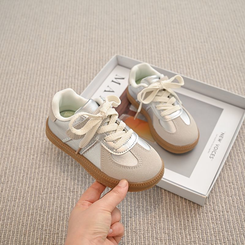 Zapatos de entrenamiento alemanes para niños 2025 verano nuevo estilo niña moda coreana zapatos casuales zapatos deportivos antideslizantes de suela suave para niños