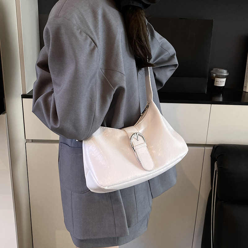 Bolsos grandes populares de este año, nuevos bolsos de mujer de primavera y verano 2025, bolsos de hombro de alta calidad, bolsos de mensajero de estilo universitario de ocio