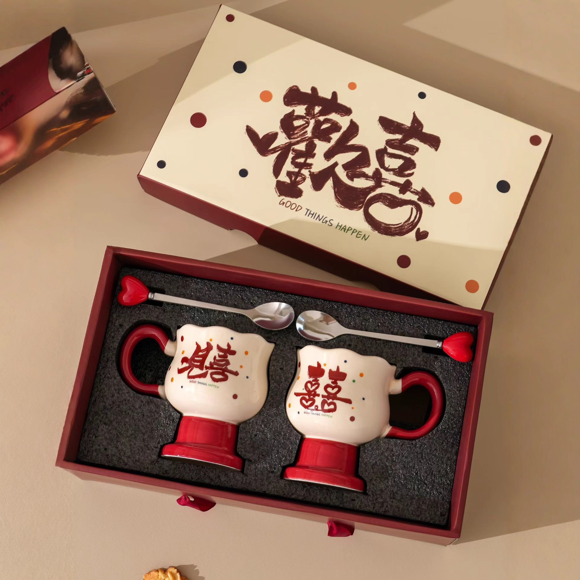 Parejas creativas felices copas regalo de mano taza de cerámica pie alto personalidad corazón de melocotón regalo taza de agua de boda taza de tinta de tinta
