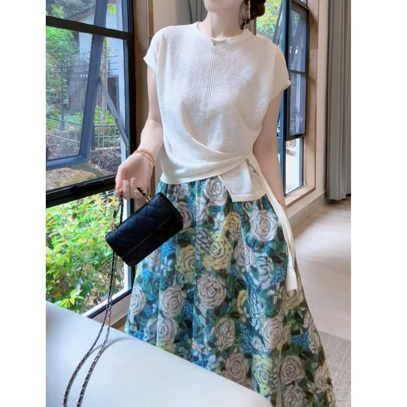 軽い高級感、ハイエンド、フェミニン、寛大、まとも、見栄えの良い、小さな香りの白いTシャツ、スカートスーツ、女性用夏|undefined