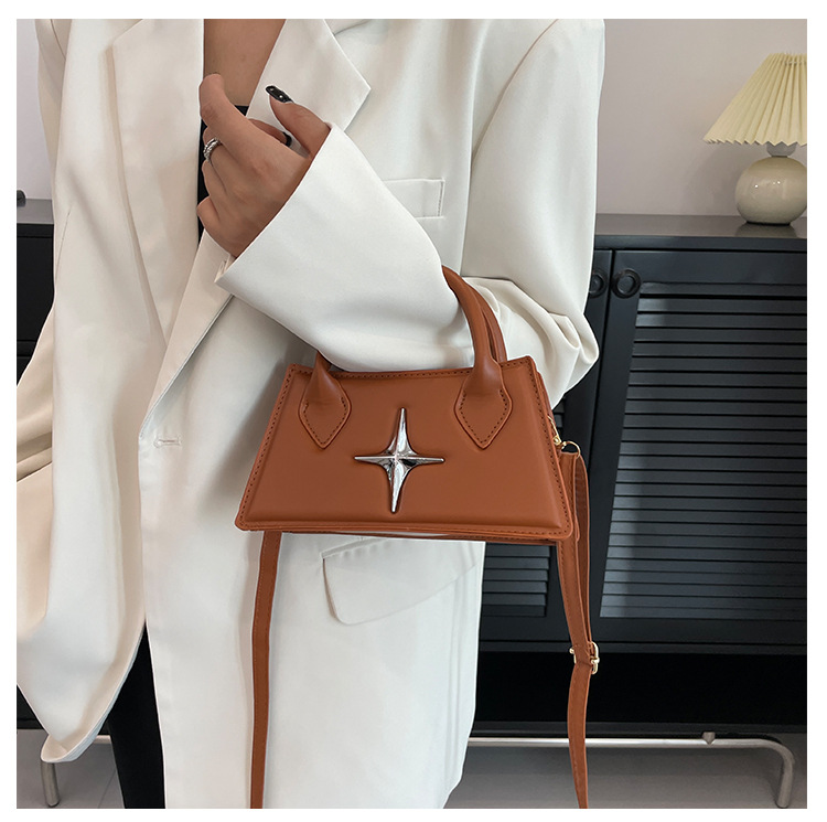 Semplice nuovo stile estivo 2023, popolare quest'anno, borsa quadrata piccola a tracolla portatile da pendolarismo casual in stile occidentale per donna_voghion.com