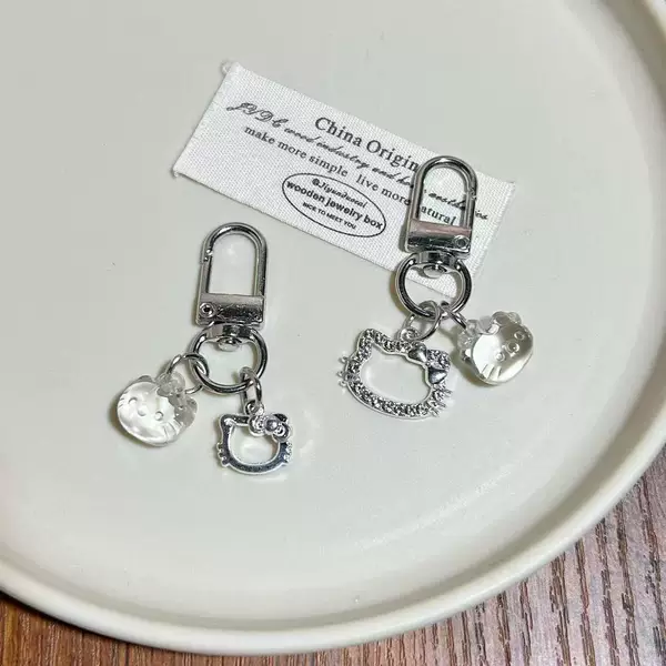 Cute and Good-Looking Transparent Hollow Cat Keychain New Mini School Bag Pendant as a Gift for Couples and Classmates