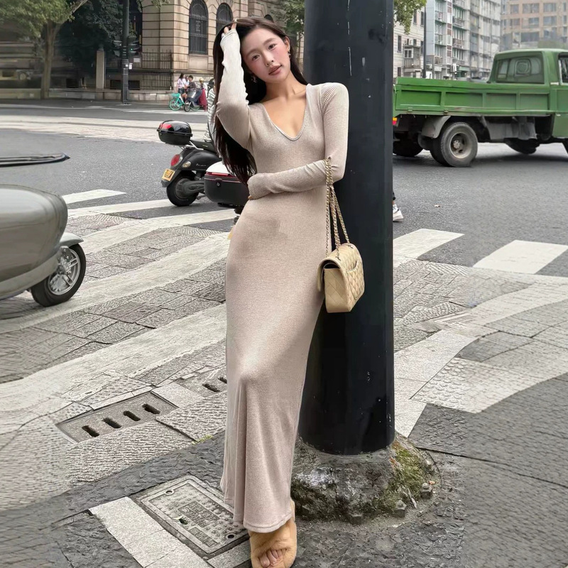 2026 New Fall/Winter Collection [Long Version] Knitted Khaki V-neck Dress Fashionable Waist-Cinching Slim-Fit Women's Clothing