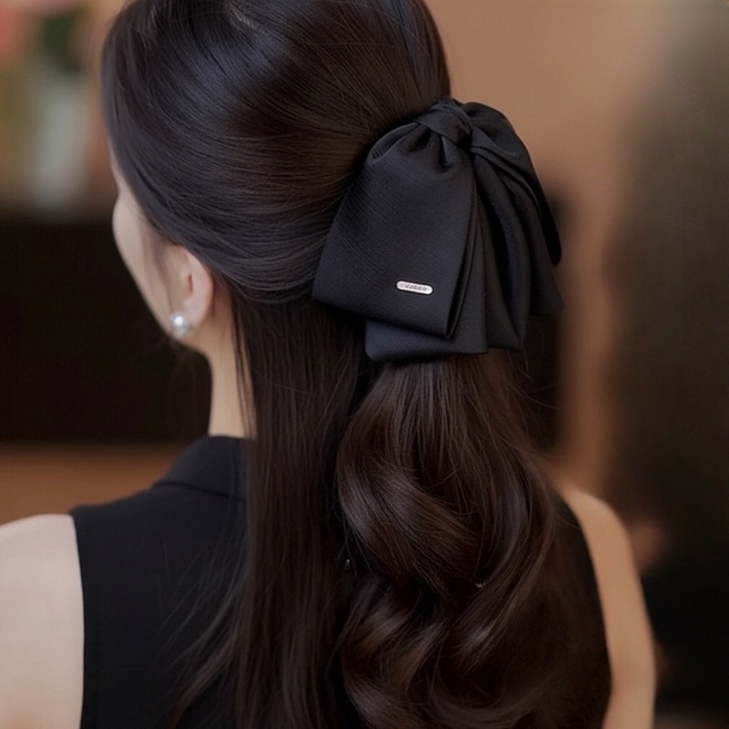 Черный хвостик с бантиком