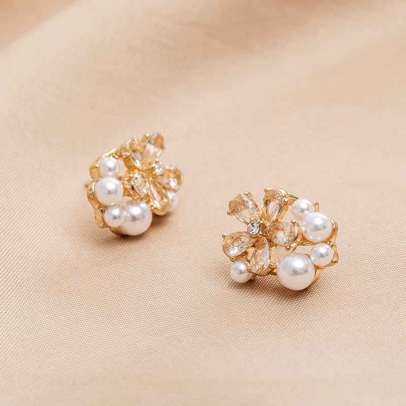 Japanese Korean Silver Needle Flower Zircon Female Ins Versatile Small And Simple Pearl Feeling Earrings_voghion.com