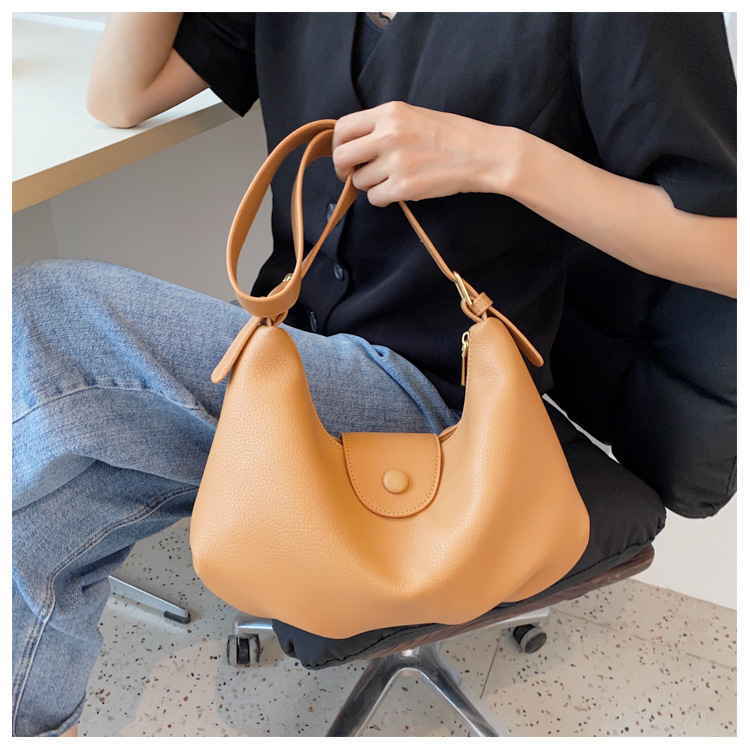 Nihaojewelry Casual Fold Texture Messenger Shoulder Bag Wholesale display picture 11