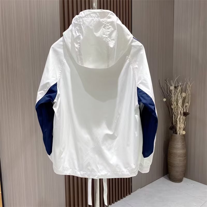 秋の色合わせのストライプの突撃服の男性の新型の百合の帽子の上着のファッションの格好のゆったりしているカジュアルなジャケットの男性|undefined