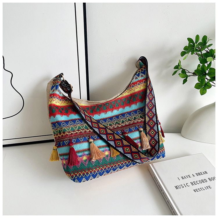 Large-capacity tote bag 2025 Summer new style trendy, simple and casual women's single-shoulder bag, artistic Chinese-style tassel bag undefined