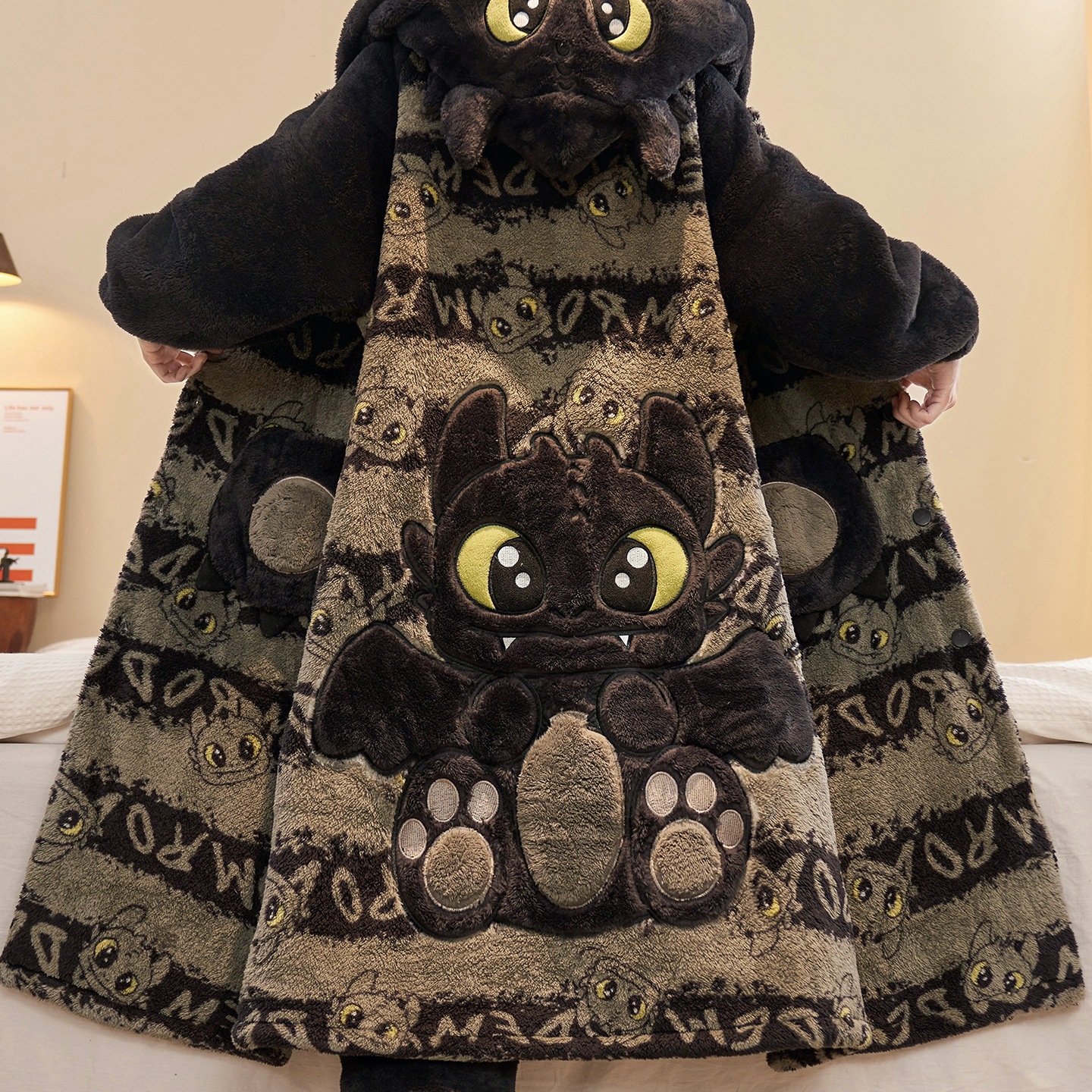 Coral Velvet Pajamas for Men, Autumn and Winter Pajamas for Men, Fleece-Lined and Thickeneded, Teenagers' Winter Bathrobes, Home Clothes for Boys