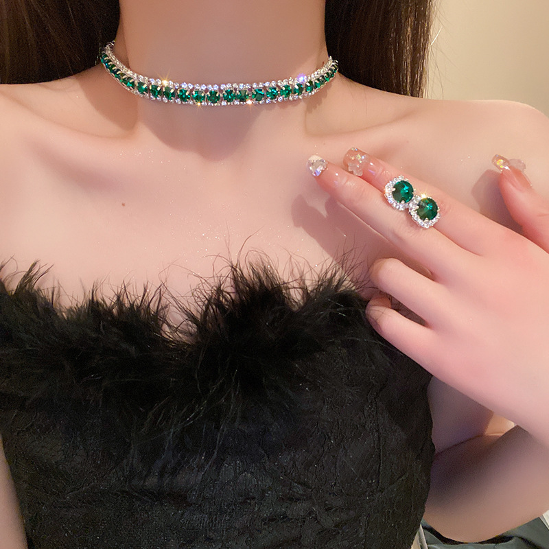 Borla de gota de agua incrustada en diamantes de dos piezas europea y americana exagerada luz lujo elegante cadena de clavícula collar de alto grado fabricante de joyas femeninas