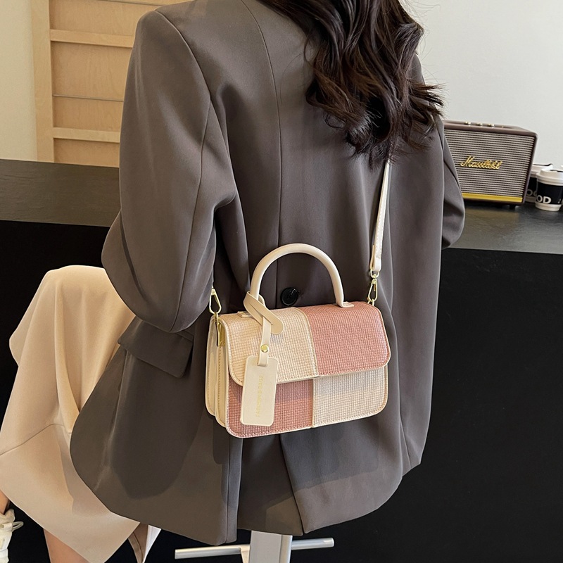 Bolso de mano coreano de contraste de color para mujeres 2024 primavera y verano nuevo bolso de moda universal bolso pequeño de nicho textura mochila