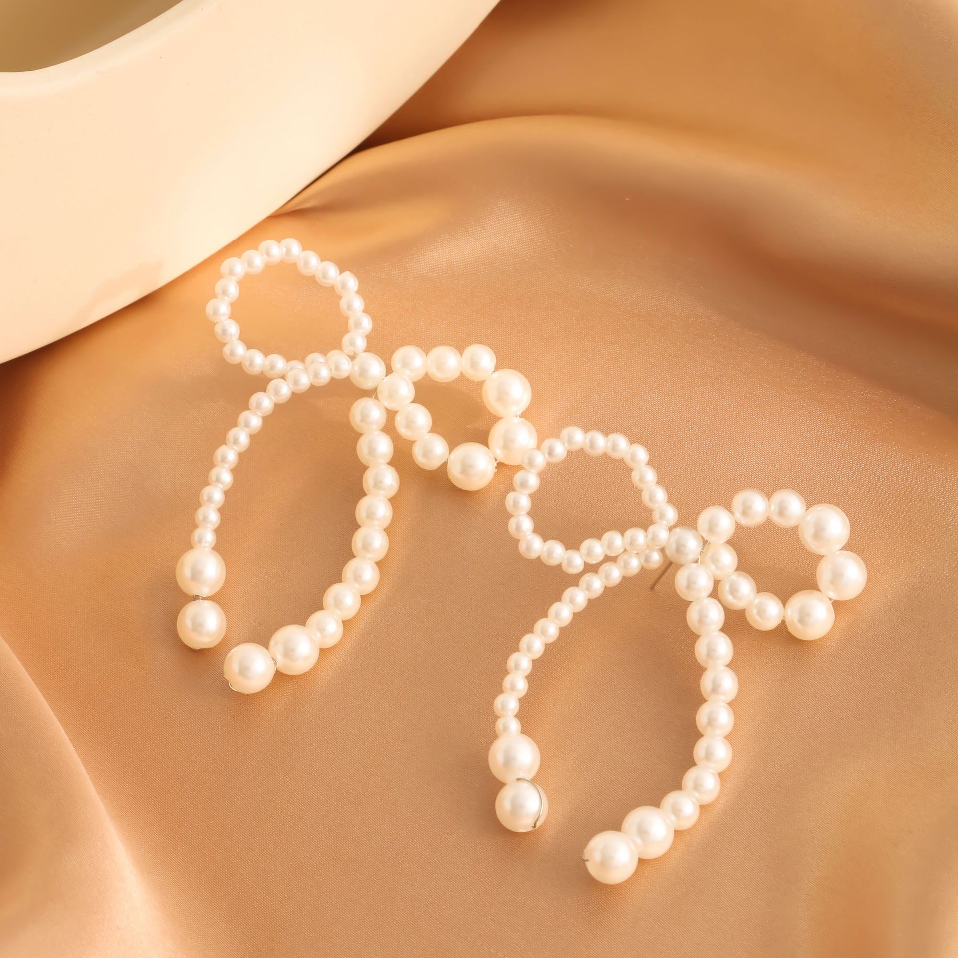 1 Pair Elegant Bow Knot Beaded Plating Artificial Pearl Alloy Ear Studs display picture 20