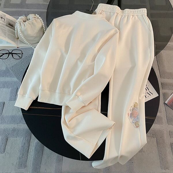 Sports suit