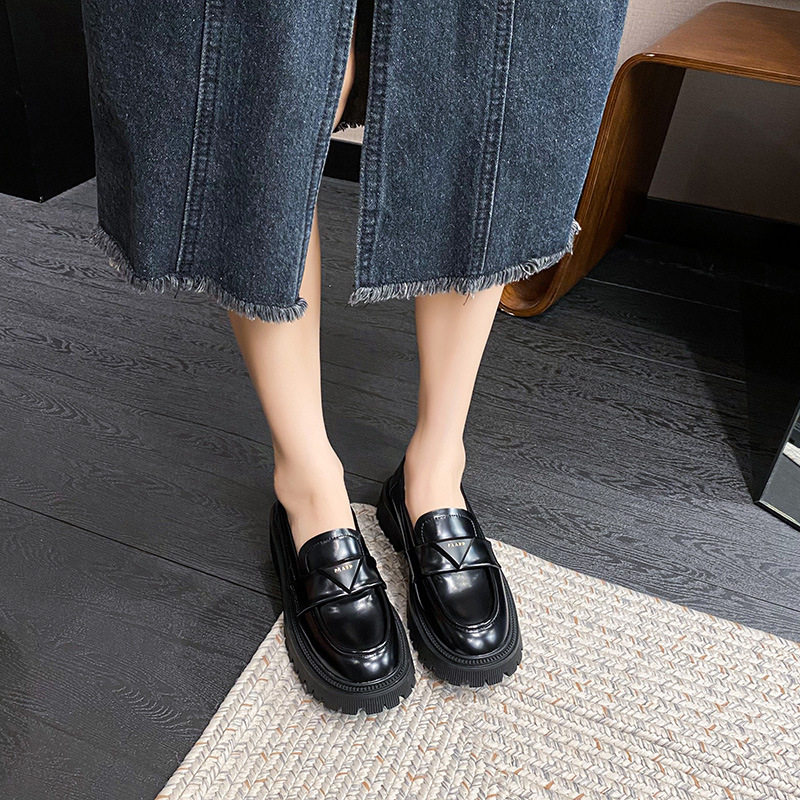 Giày lười nữ da bóng mũi tròn đế dày platform gót 3-5 cm — Màu đen