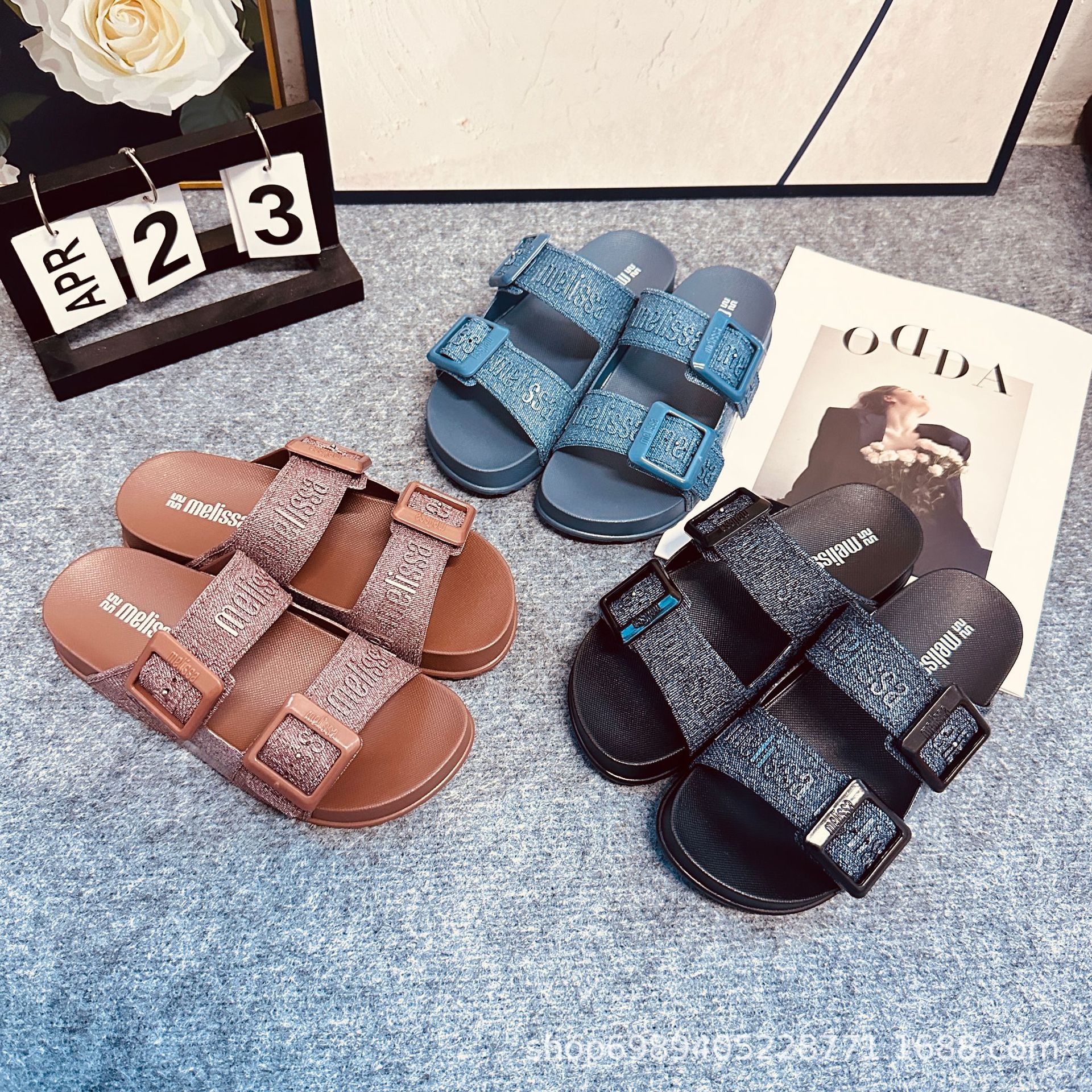 2024年梅*莎平底厚底休闲果冻鞋